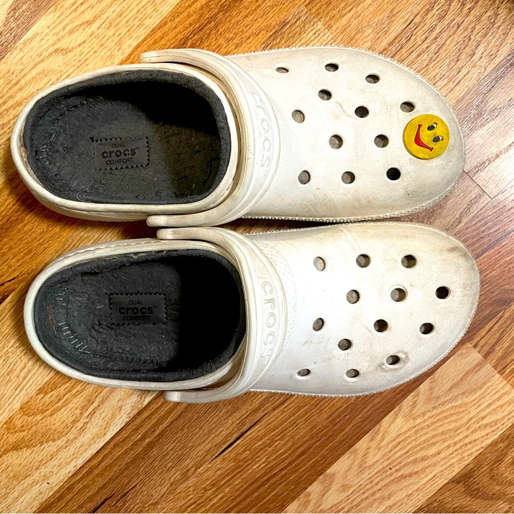 WHITE CROCS